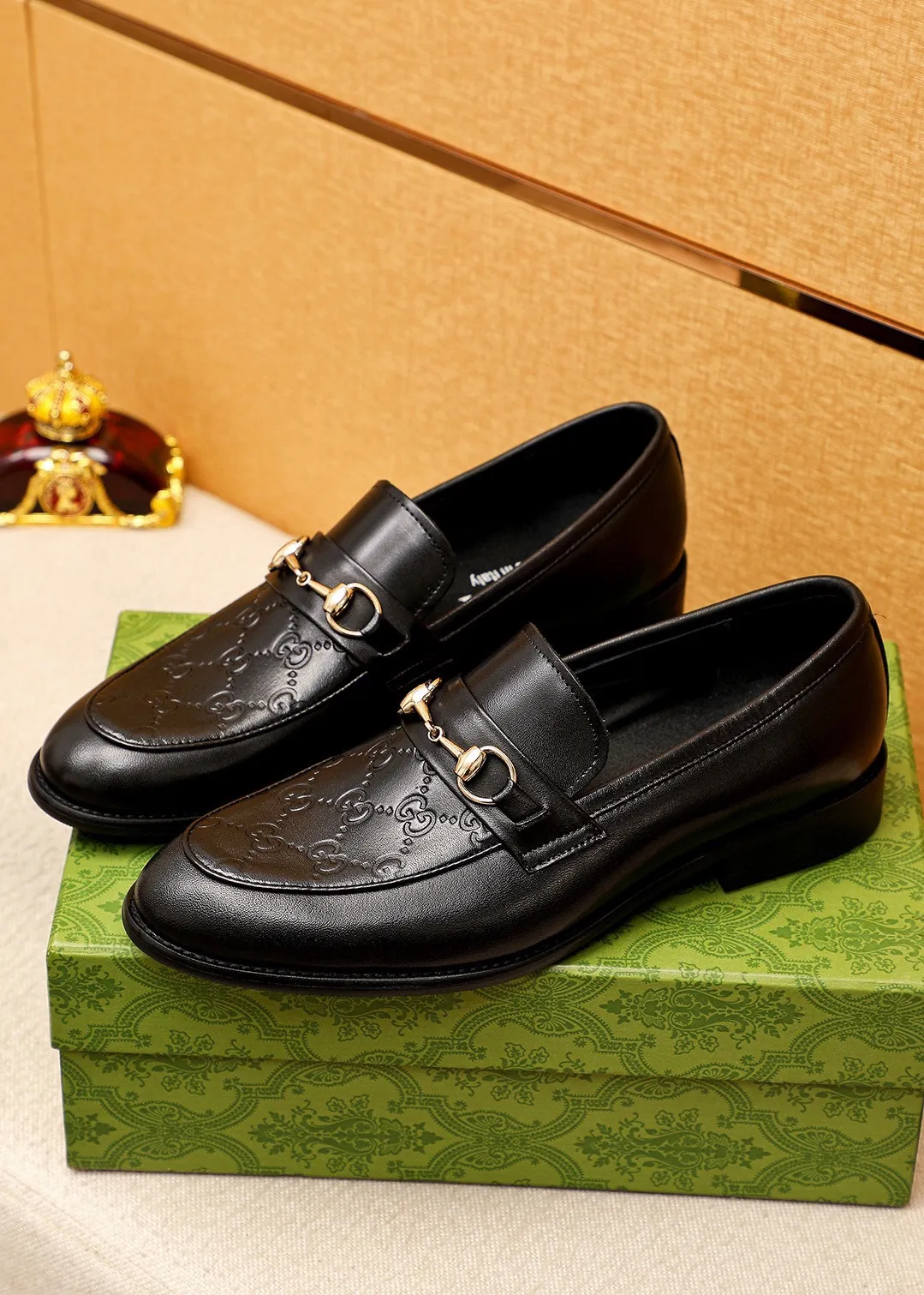 Men's shoes 💰400 💐 Product trademark: GUCCI "Gucci" casual leather shoes Regular size: 39-44 (38.45.46🉑️Customized) Product materials: Selected imported first-layer calfskin embossed upper + luxury hardware buckle, imported 🐑 sheepskin lining. Strong three-dimensional visual effect, original combination outsole Color: 1⃣️color optional